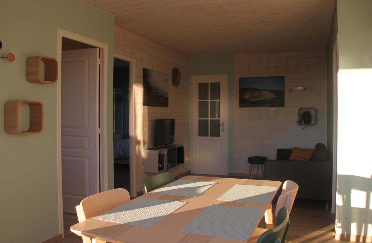 Gite De La Tuillere, Maison Contemporaine En Bois Avec Vue Et Piscine Saint-Aulaire ภายนอก รูปภาพ